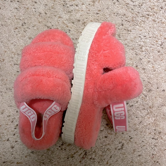 Pink ugg shoes only wore once ! - Picture 1 of 2